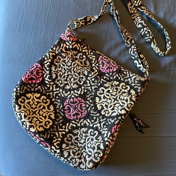 Vera Bradley Handbags - 📣Last Chance📣Vera Bradley Hipster Purse
